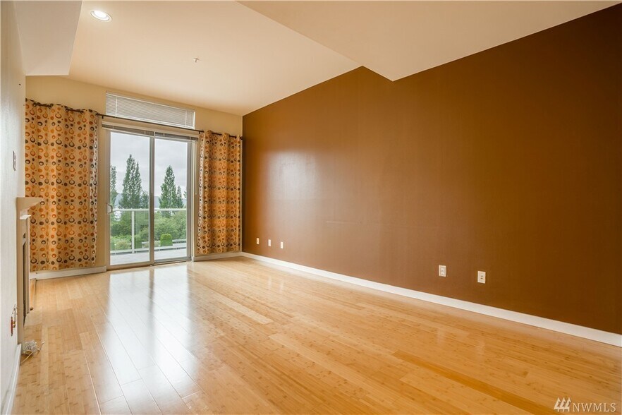 Building Photo - 3500 E Lake Sammamish Pky SE