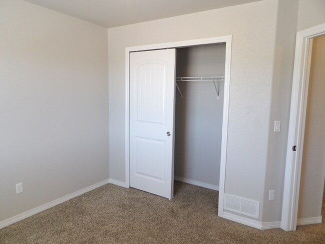 Building Photo - 13534 Park Gate Dr