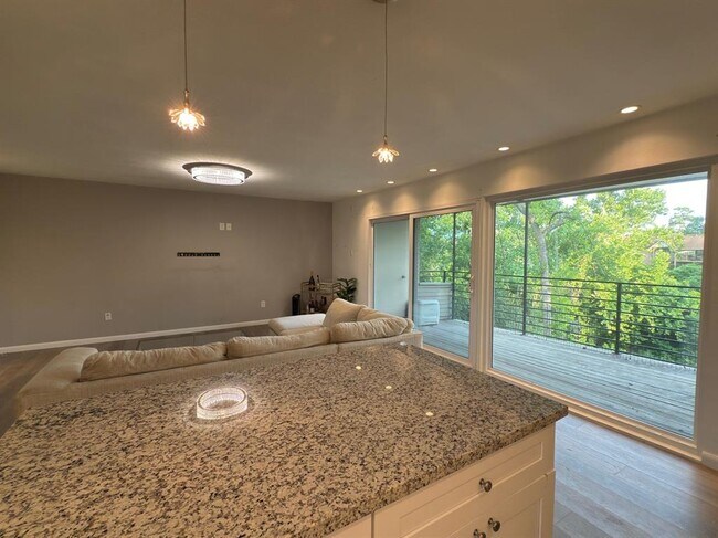 Building Photo - 8211 Katy Fwy