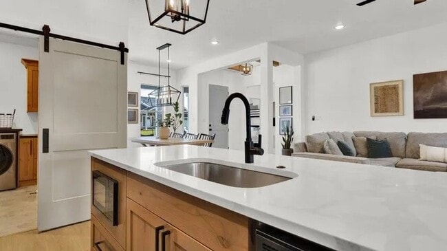 Building Photo - Beautiful Custom Home!