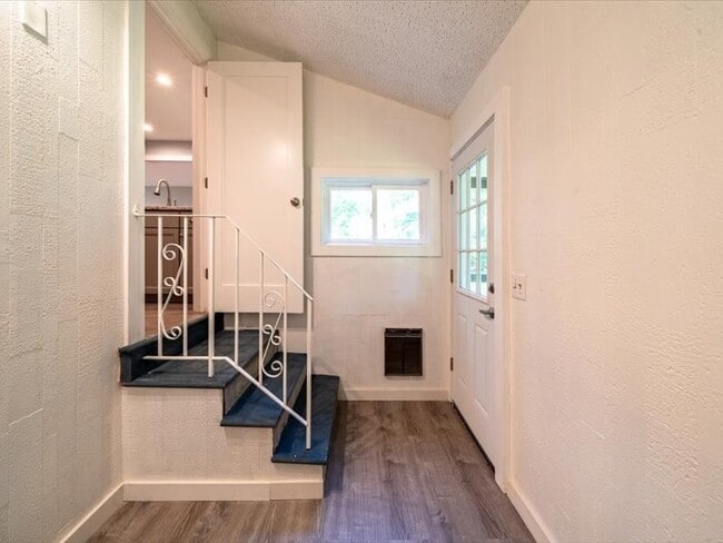 Building Photo - 7 Courtenay Cir