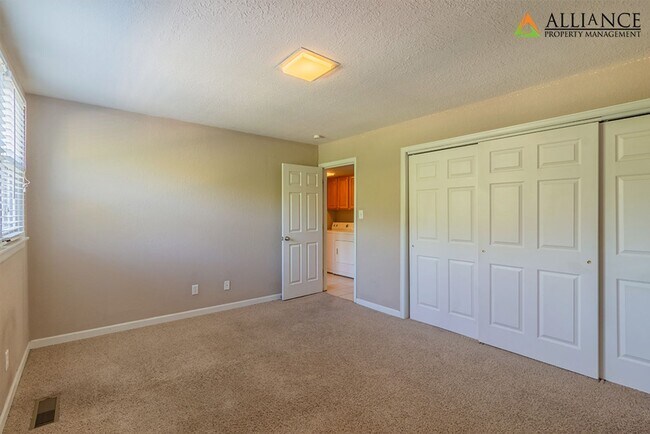 Building Photo - 1518 College Ave