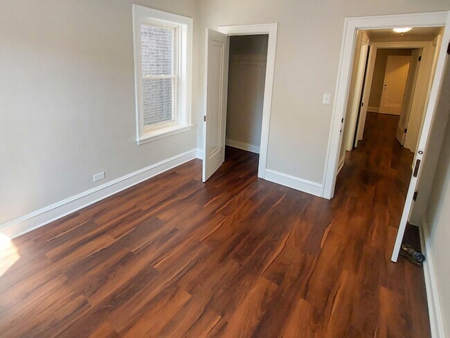 Building Photo - 4835 Lee St