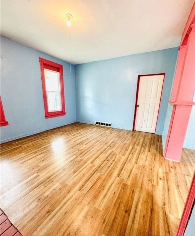 Building Photo - 285 Winslow Ave