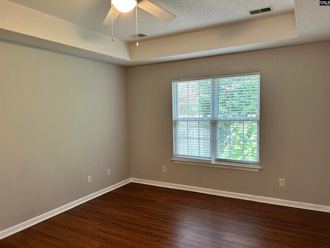 Building Photo - 405 Beech Glen Dr