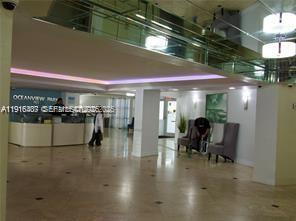 Building Photo - 800 Parkview Dr