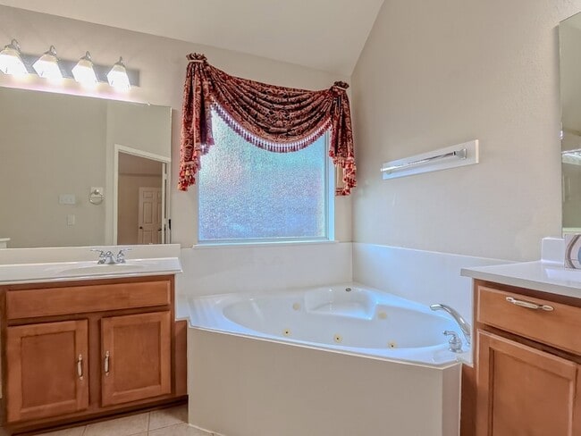 Building Photo - 15811 Sandisfield Ln