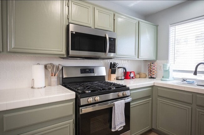 Building Photo - 8322 Montgomery St