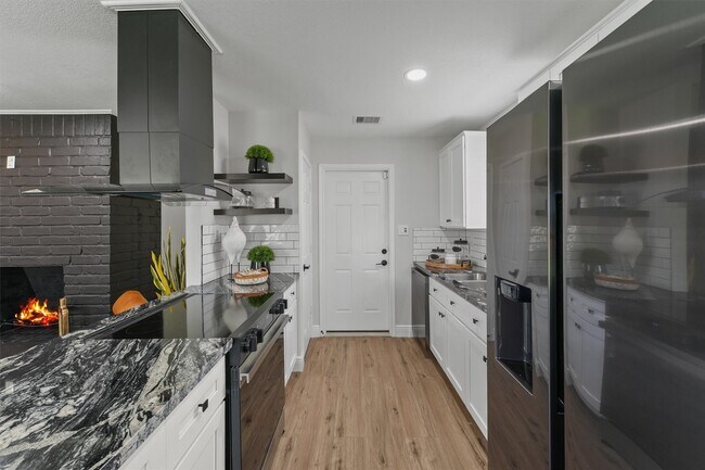 Building Photo - 15439 Indian Woods Dr