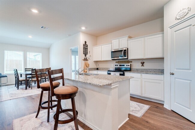 Building Photo - 4115 Mountain Dr