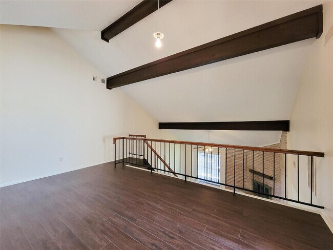 Building Photo - "Charming 3-Bed, 2-Bath Gem in Missouri City - Your Ideal Home Awaits!"