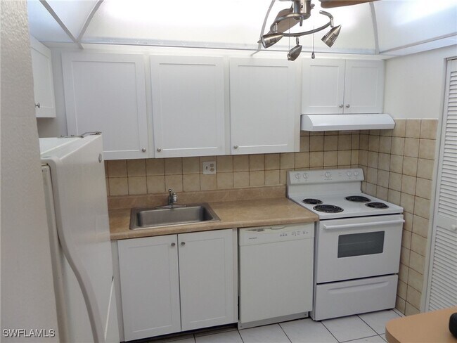 Building Photo - 7820 S Colony Cir