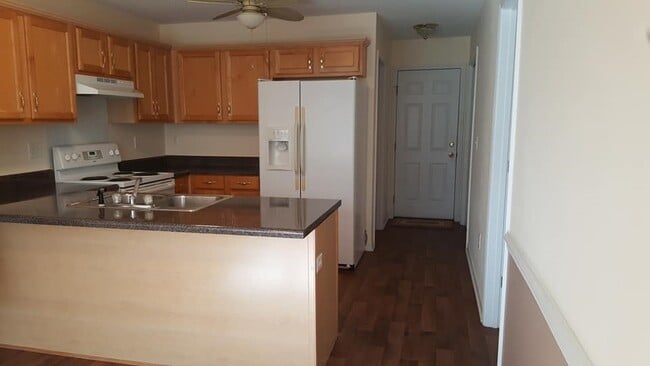 Building Photo - 502 Meadow Ln