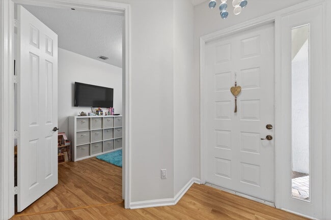 Building Photo - 6689 Southport Dr