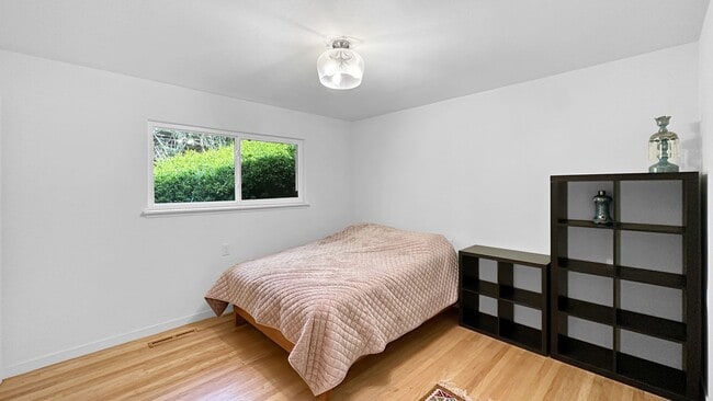 Building Photo - Light-Filled Home with Beautiful Garden & 2-Car Garage