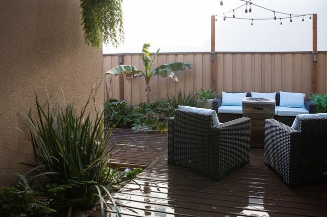 Building Photo - Newer 3 Bed, 2.5 Bath Sea Haven Home for Lease