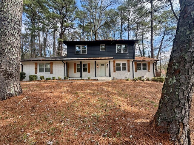 Building Photo - Awesome in Atlanta - 4 Bedrooms