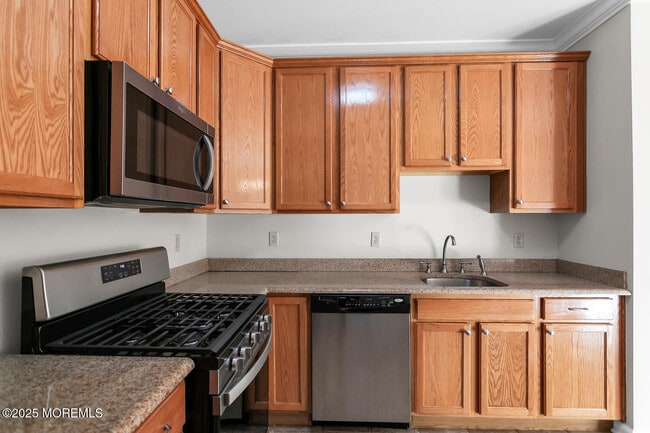 Building Photo - 325 Regency Pl