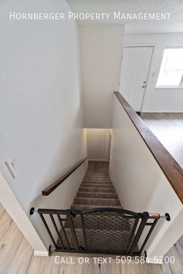 Building Photo - Duplex on the North Side