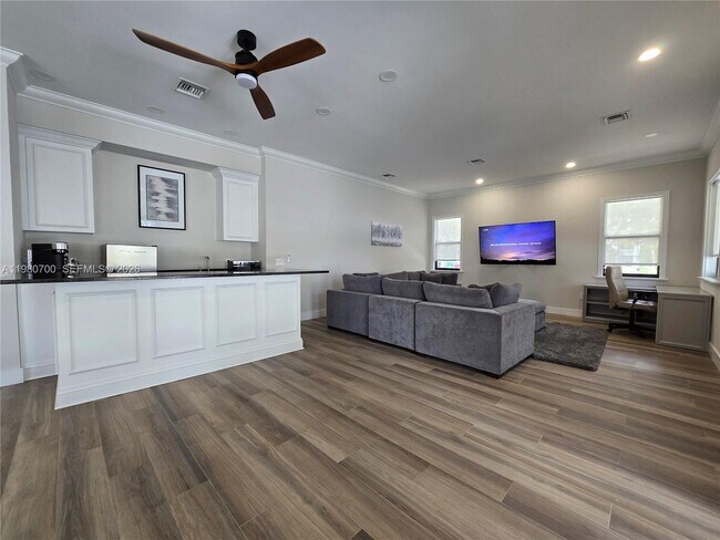 Building Photo - 2620 S University Dr