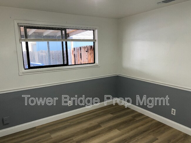 Building Photo - 1328 School St