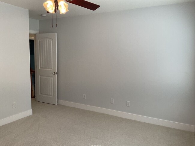 Building Photo - 4 Bedroom 2.5 Bathroom located in Old Mill...