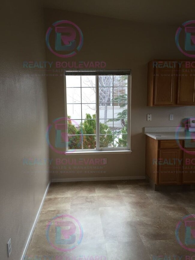 Building Photo - Beautiful 3BR 2 Bath home with RV Parking!...