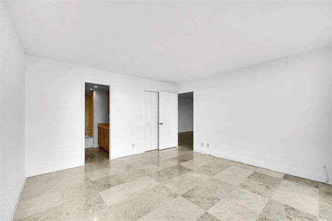 Building Photo - 2841 N Ocean Blvd