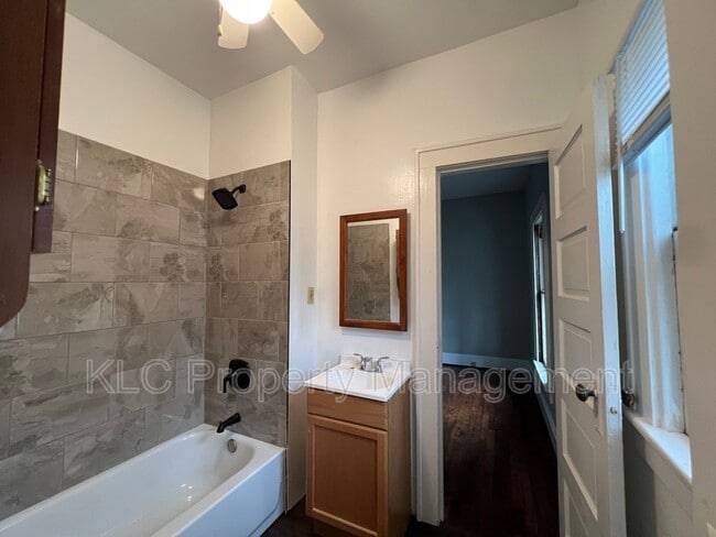 Building Photo - 3116 E 7th St