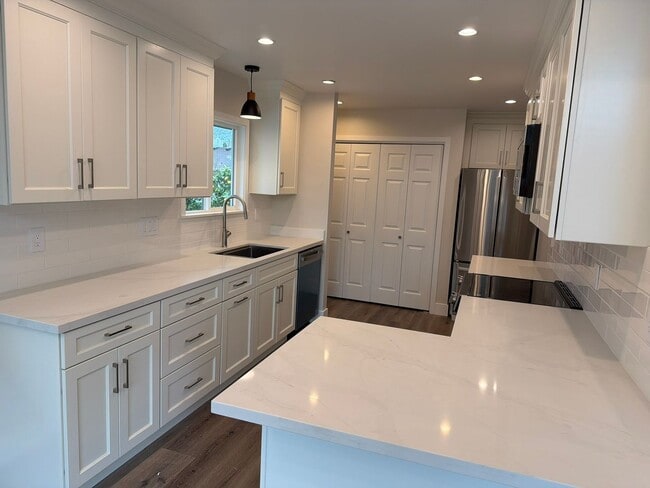 Building Photo - Brown 1403-1407