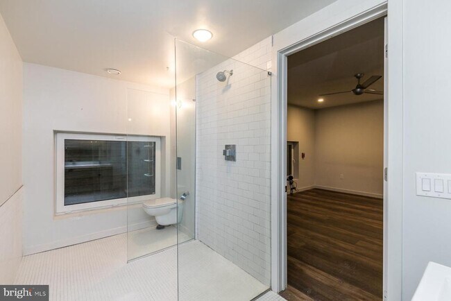 Building Photo - 2328 Memphis St