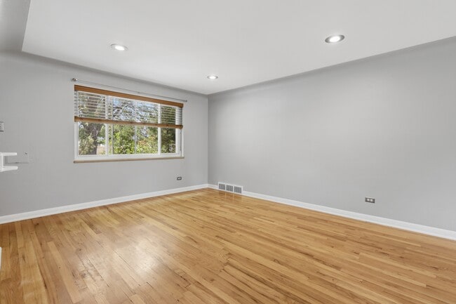 Building Photo - 1316 Ivanhoe St