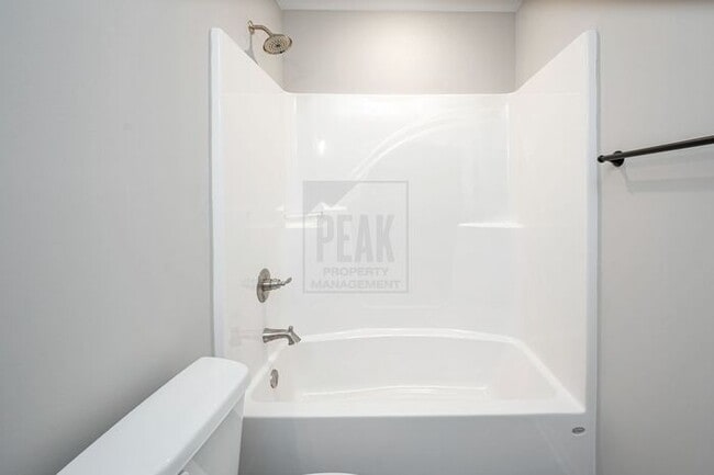 Building Photo - $1650! Beautiful 3Bed 2Bath in newly built Woodland Circle! Tour today
