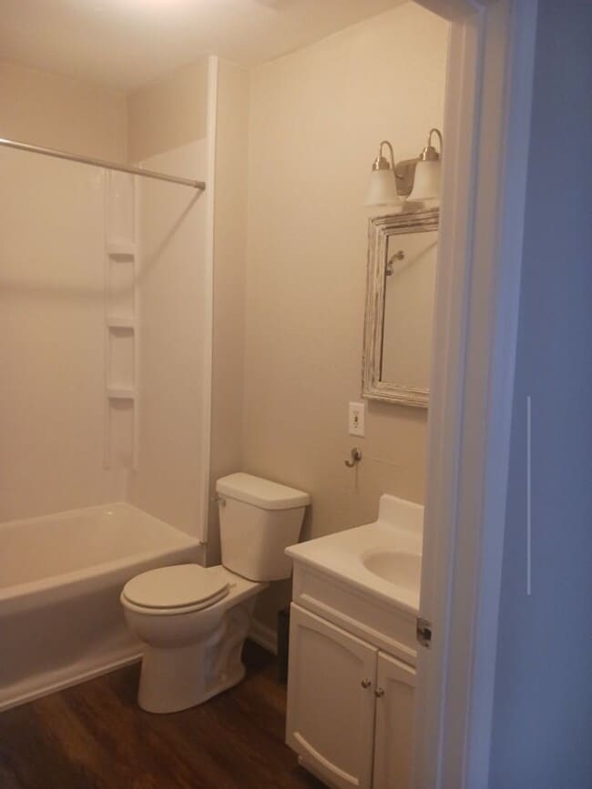 Building Photo - 3 bedroom, 2 bath with office in Frederick...