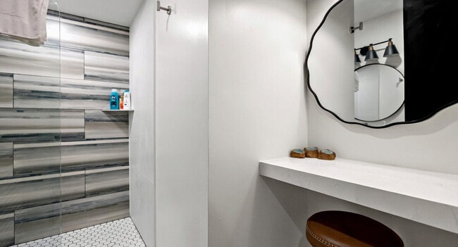 Building Photo - 3590 Water St NW