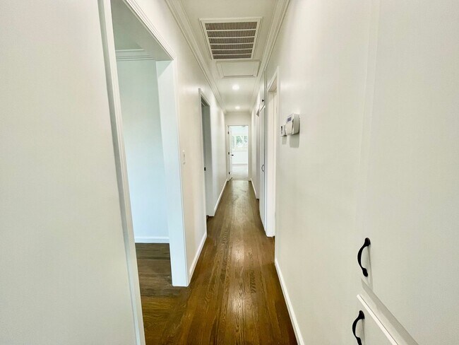 Building Photo - Stunning 4 Bedroom 3 Bath Single Story Home in Glendora!