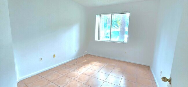 Building Photo - 1000 Scotia Dr