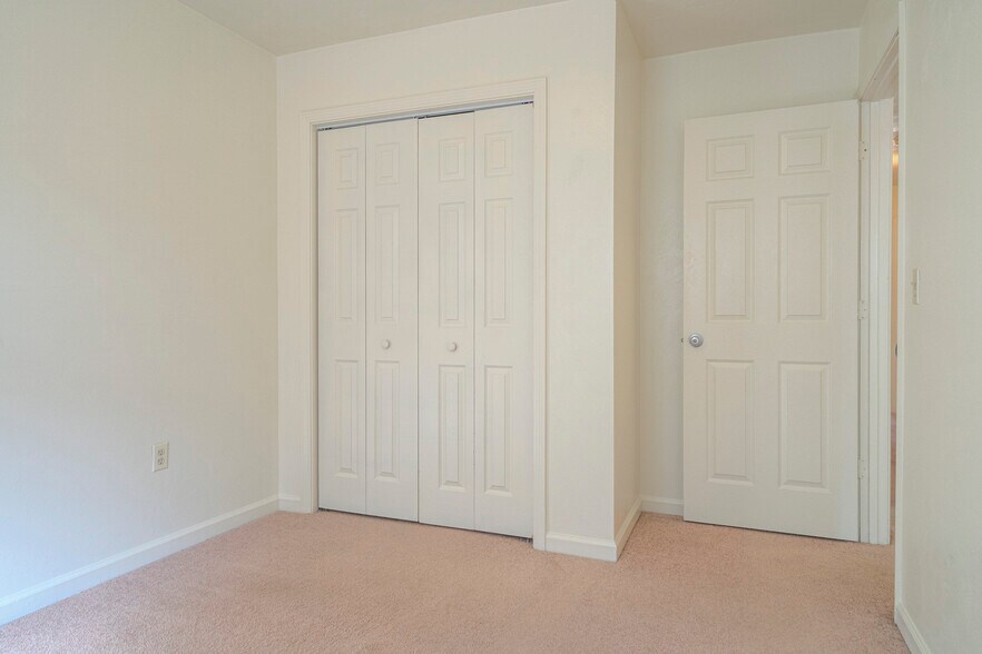 Building Photo - 852 Patrick Henry Dr