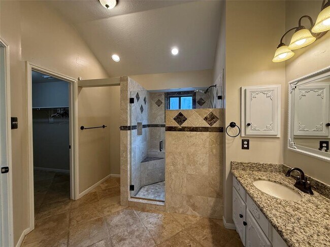 Building Photo - 4614 Russett Pl S