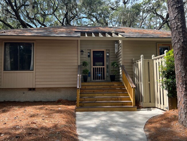 Building Photo - Lovely Furnished Sea Pines Home!