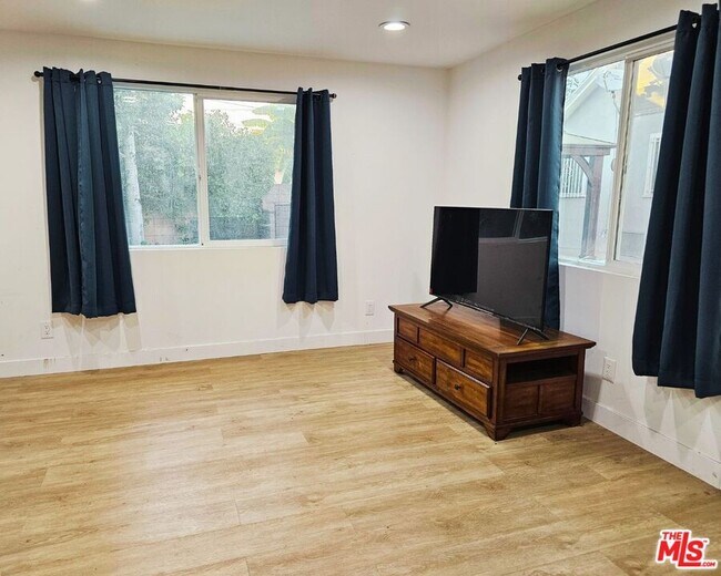 Building Photo - 5340-5340 Lemon Grove Ave