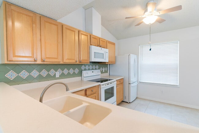 Building Photo - 756 Aquatic Dr