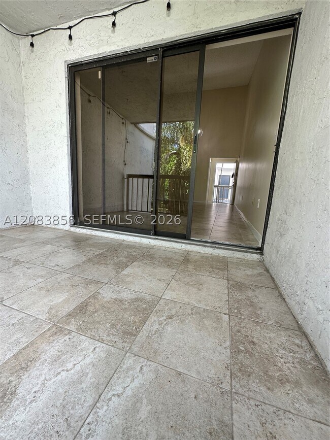 Building Photo - 9435 Fontainebleau Blvd