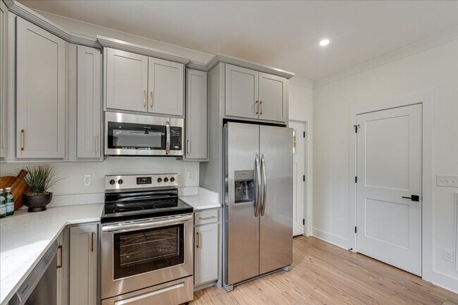 Building Photo - 2519 E 12th St