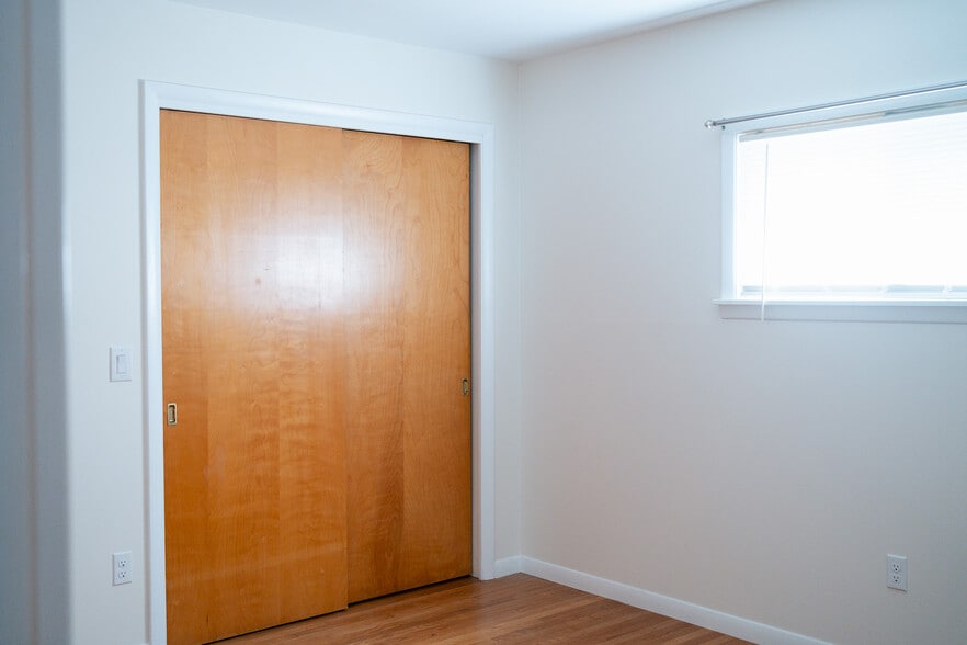 Building Photo - 4075 Circle Dr