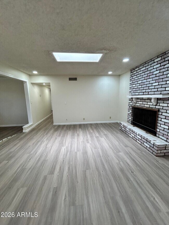 Building Photo - 711 N Oracle Cir