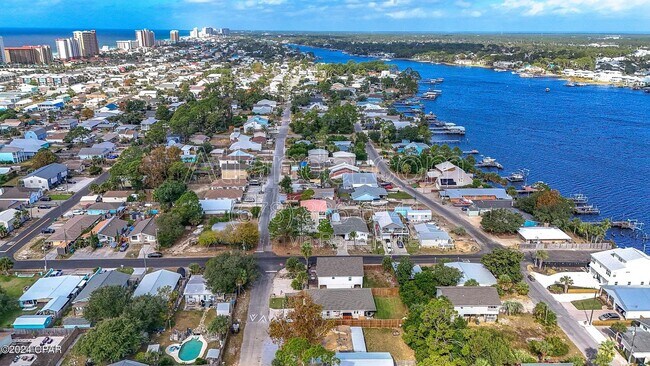 Building Photo - 5818 Hilltop Ave