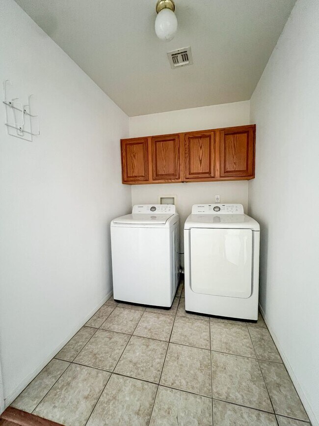 Building Photo - MOVE IN SPECIAL: $200 OFF FIRST MONTHS RENT!*