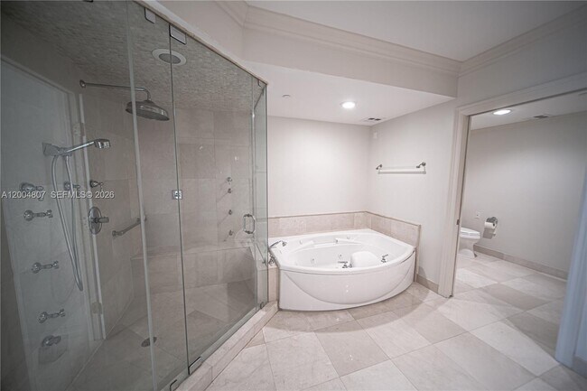 Building Photo - 20201 E Country Club Dr