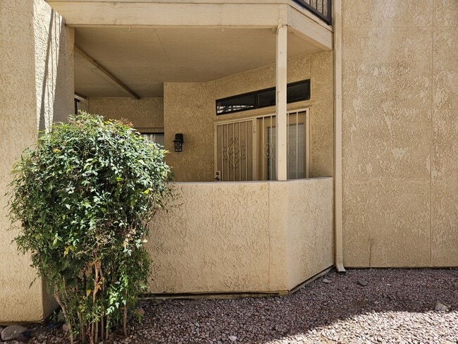 Building Photo - 1200 E River Rd